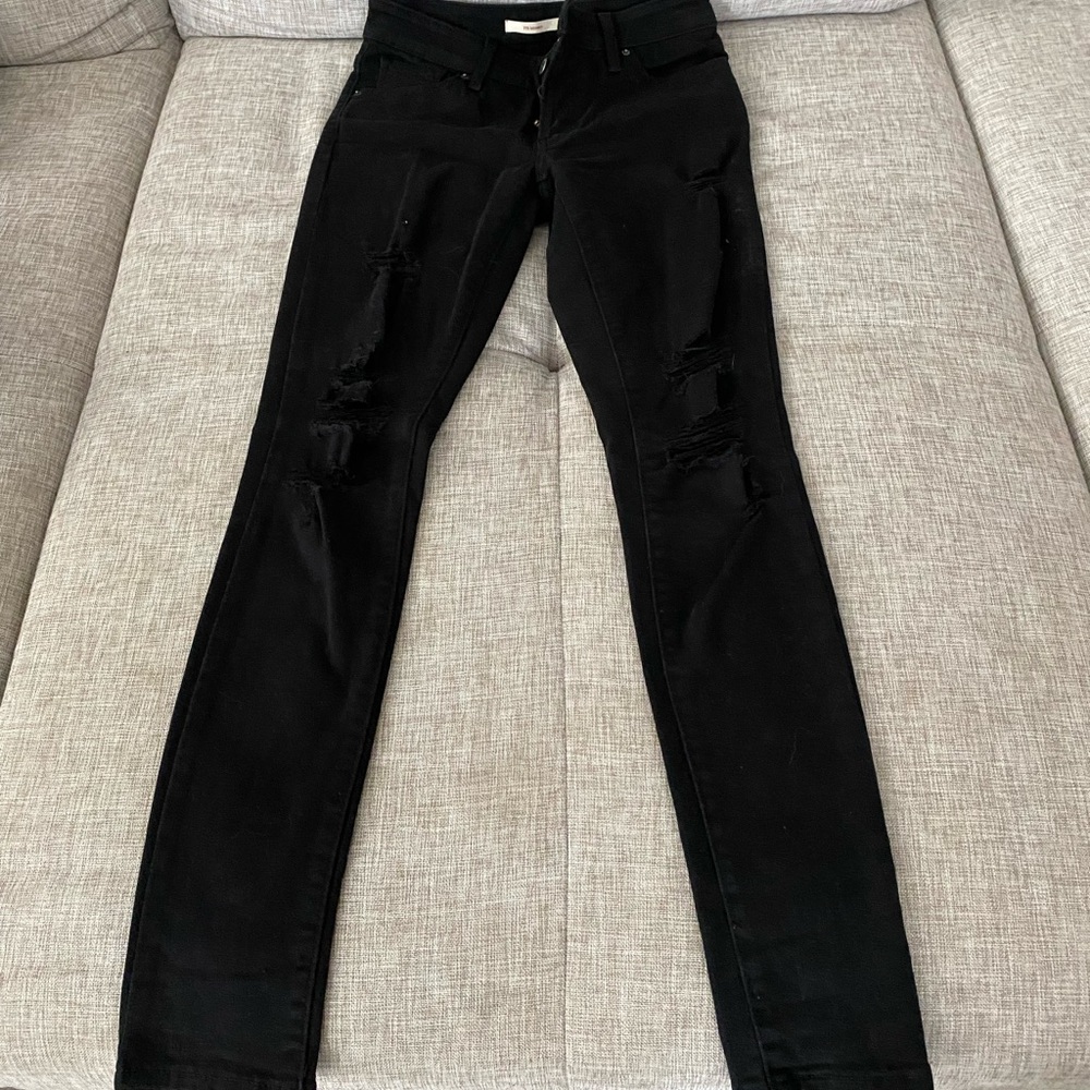 Two pairs of Levi’s, size 25